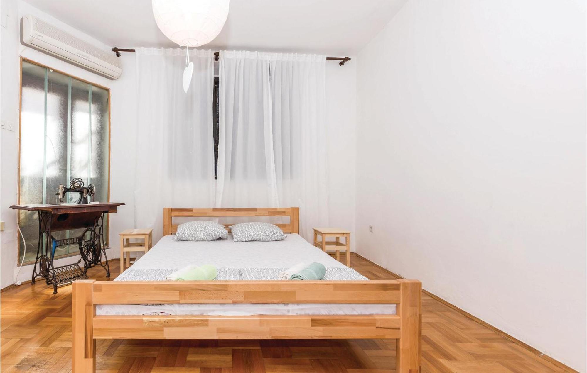 Amazing Apartment In Novi Vinodolski With Wifi Bagian luar foto